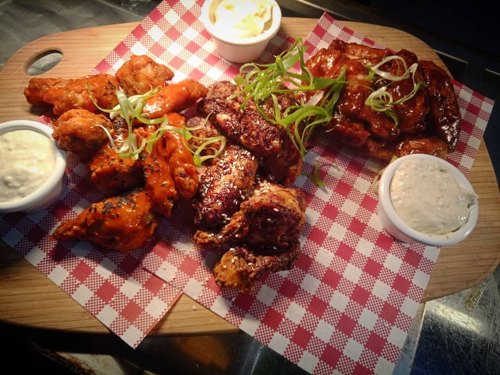1kg Chicken Wings with dips
