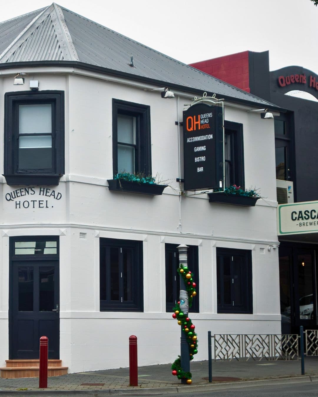 Queens Head Hotel